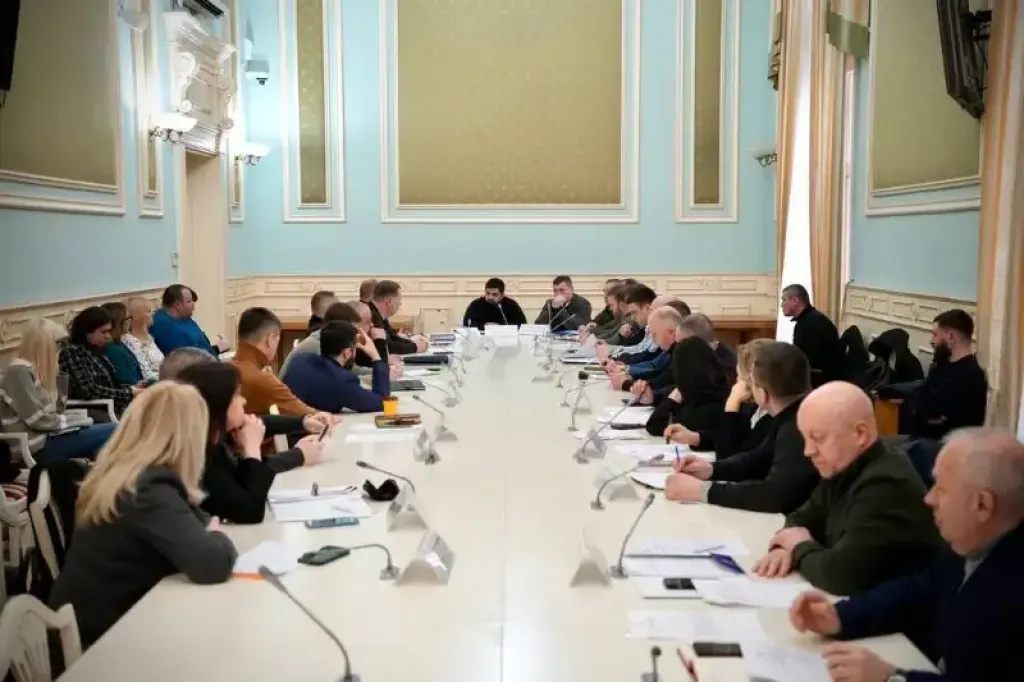 Київ очистять від покинутих авто — з вулиць приберуть згорілі машини до кінця 2025 року