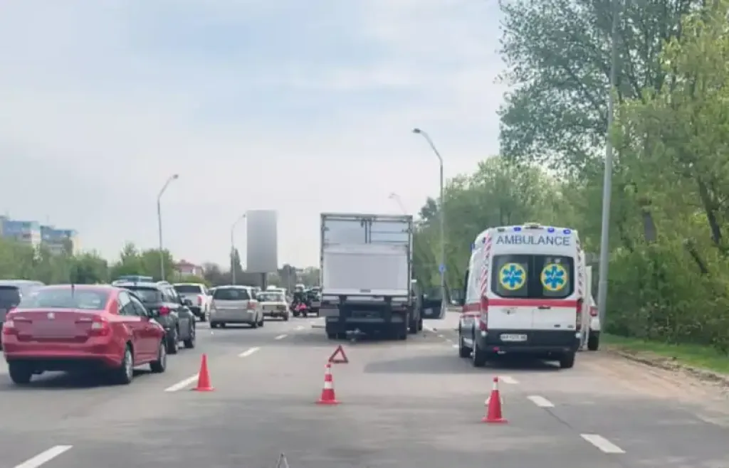ДТП на Броварському проспекті спричинила масштабні затори — рух ускладнено