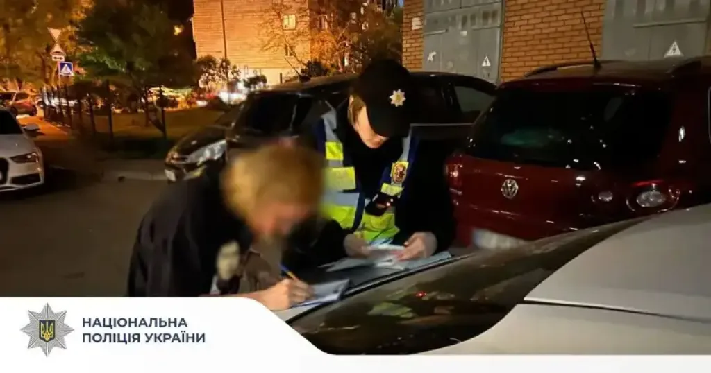 У Києві підліток грубо відповів жінці через російську музику — поліція оштрафувала матір