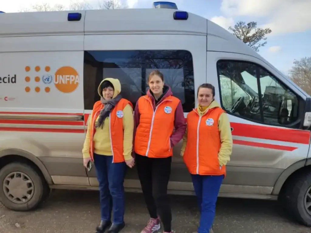 Жіноче здоров’я на колесах: як мобільні гінекологічні бригади допомагають жінкам на Київщині