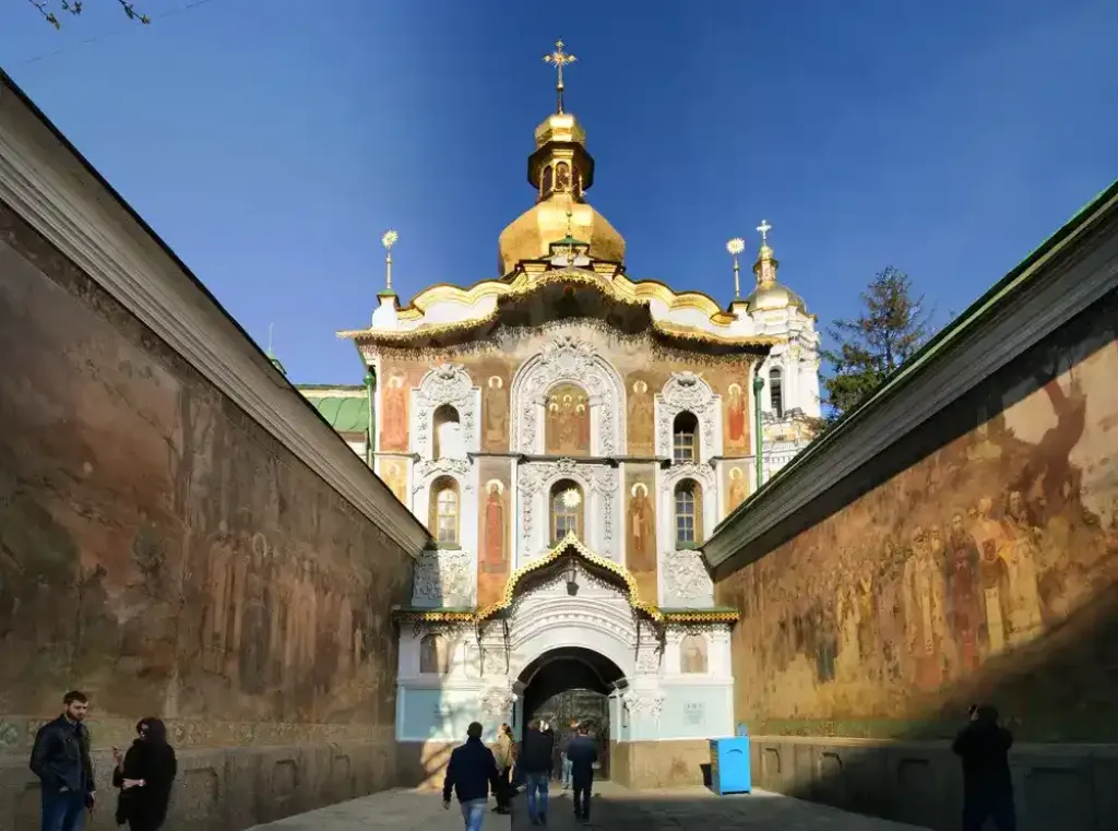 У Києво-Печерській Лаврі встановлять хрест на древню Троїцьку церкву