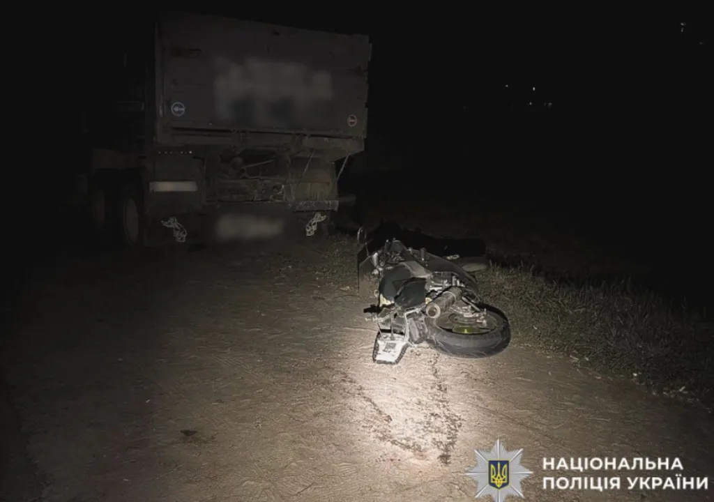 У Бучі перекинувся мотоцикл після зіткнення з авто: постраждав водій