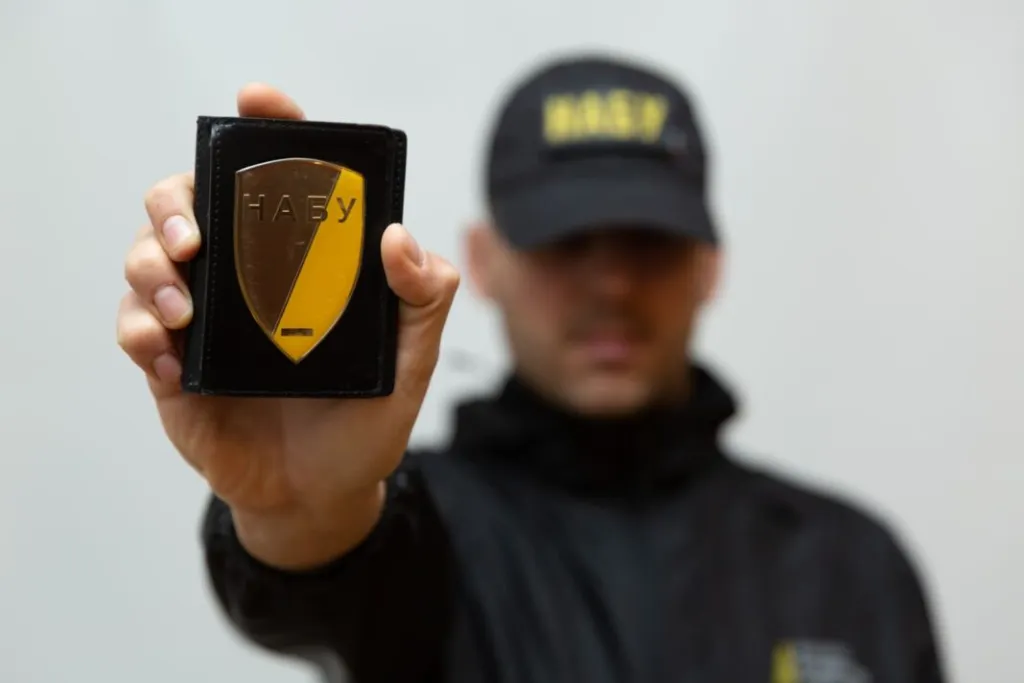 Детектив НАБУ отримав нову підозру у сприянні фінансовим махінаціям