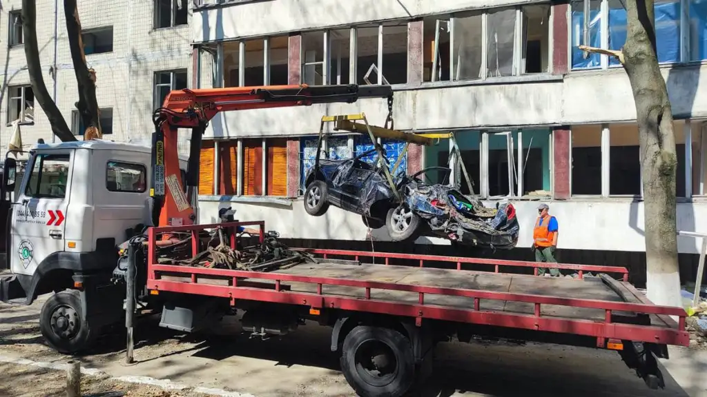 У Києві за пів року прибрали майже 1700 покинутих автомобілів
