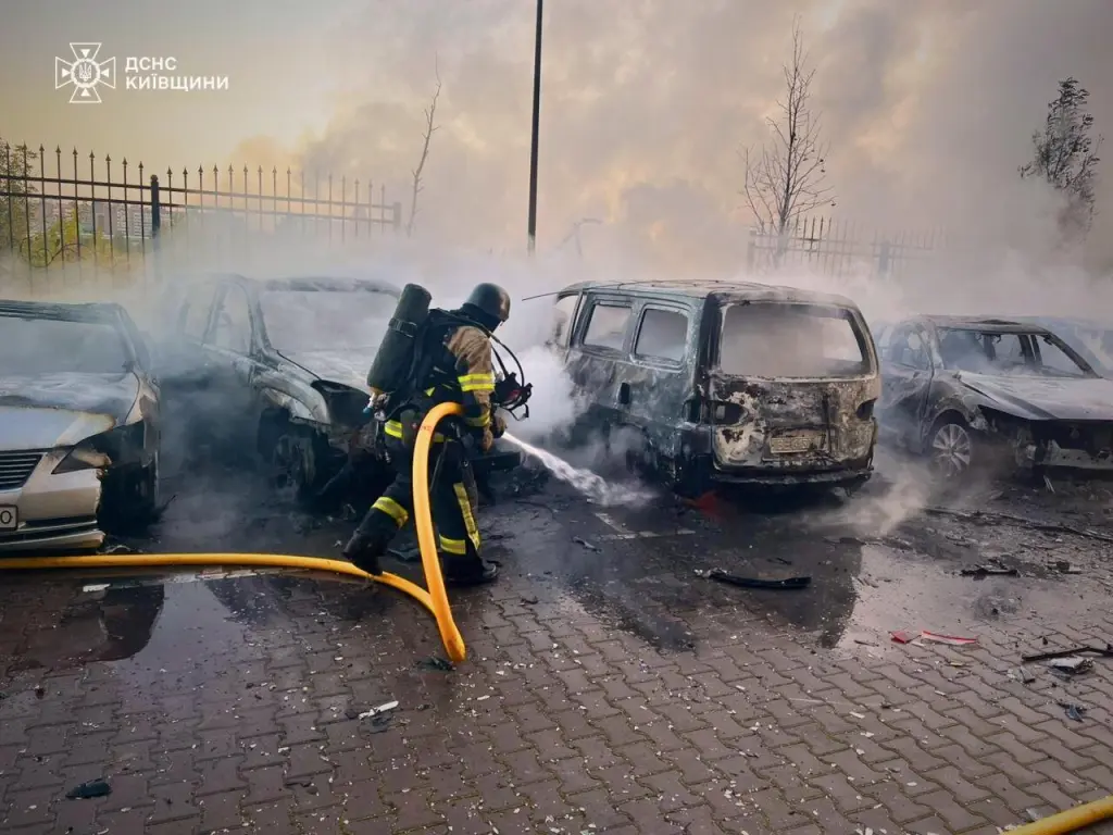 Нічна атака на Київщину: пожежі та руйнування в кількох районах області