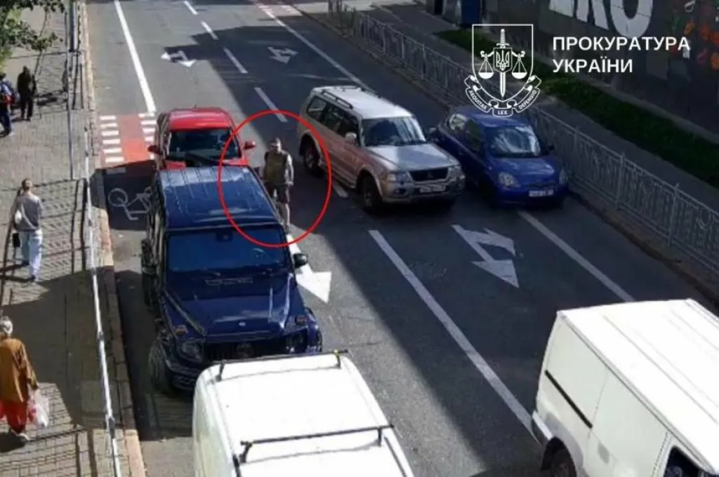 У Києві водій Mercedes жорстоко побив велосипедиста після конфлікту через велосмугу
