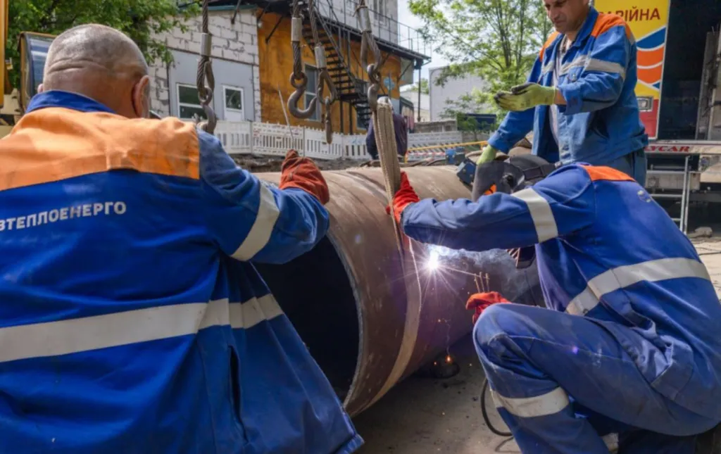 Підготовка до зими: у Києві модернізують кілометри тепломереж