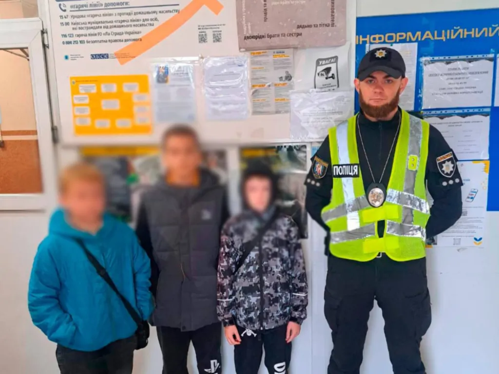 У Києві затримали трьох дітей, які підпалили під’їзд багатоповерхівки