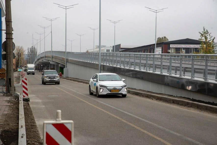 У Києві після капремонту відкрили оновлений шляхопровід на Новокостянтинівській
