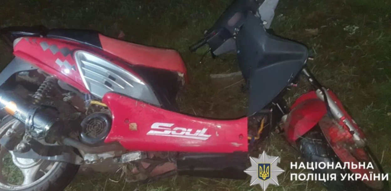 На Київщині 14-річний водій скутера травмував себе та дівчинку в ДТП