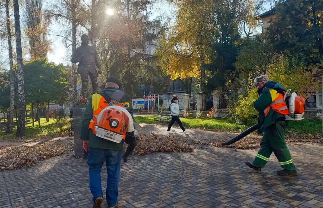 Осіння краса Києва: як “Київзеленбуд” готує місто до зими