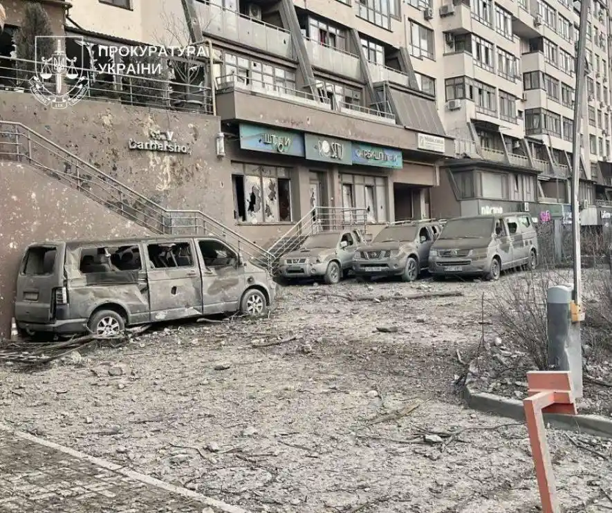 У Києві поширився різкий запах гару: що стало причиною та чи є ризики