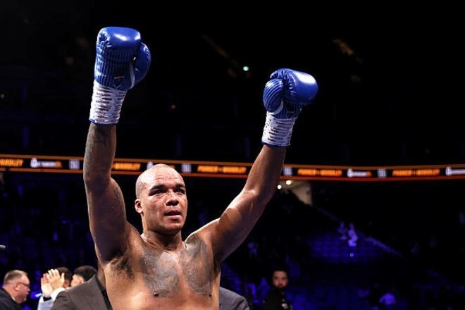 Після відмови Усика титул WBO перейшов до Вордлі, а головного суперника вже визначено