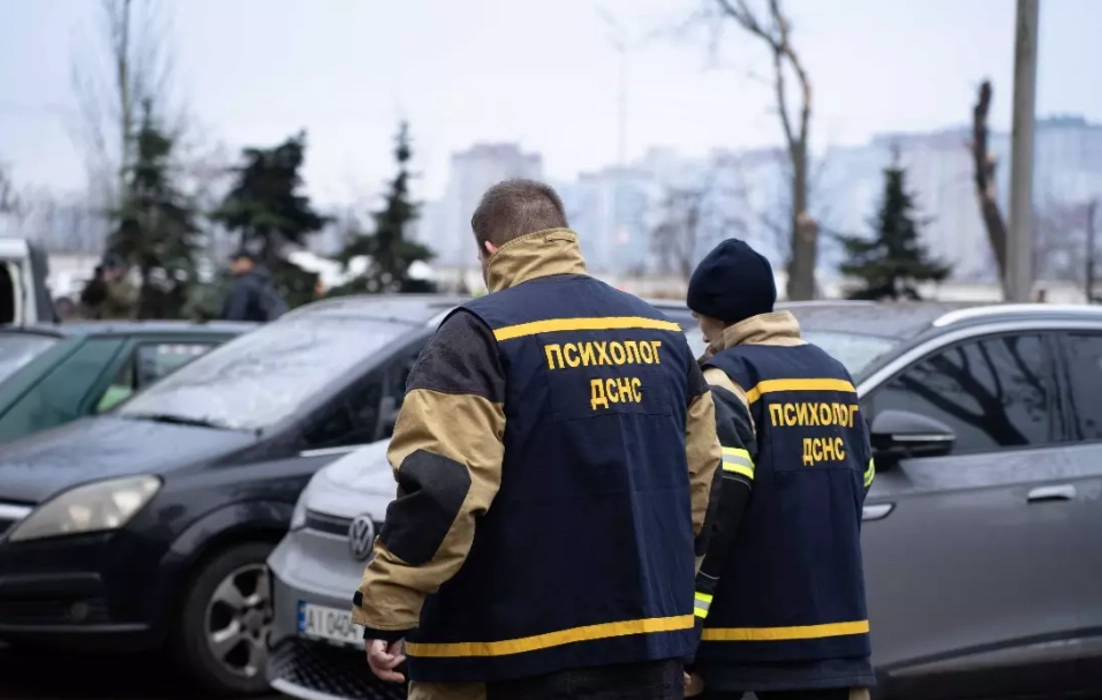 Київ оговтується після нічної атаки: рятувальники показали масштаб ліквідації наслідків