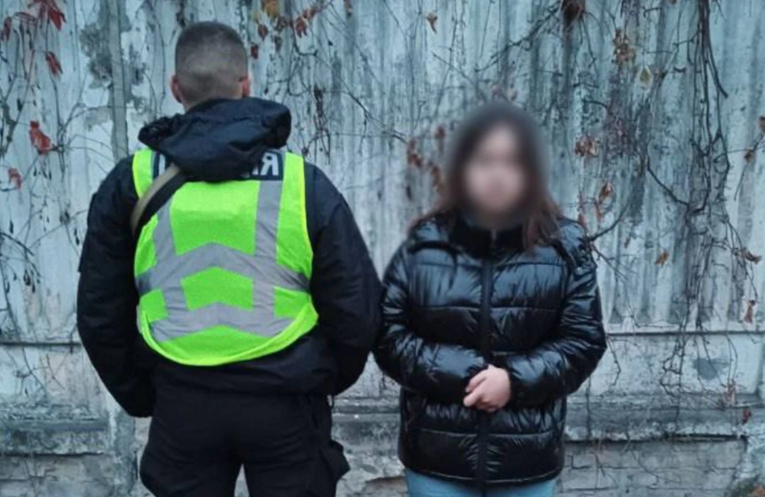 Наркоторгівля під прикриттям: у Деснянському районі затримали 18-річну киянку