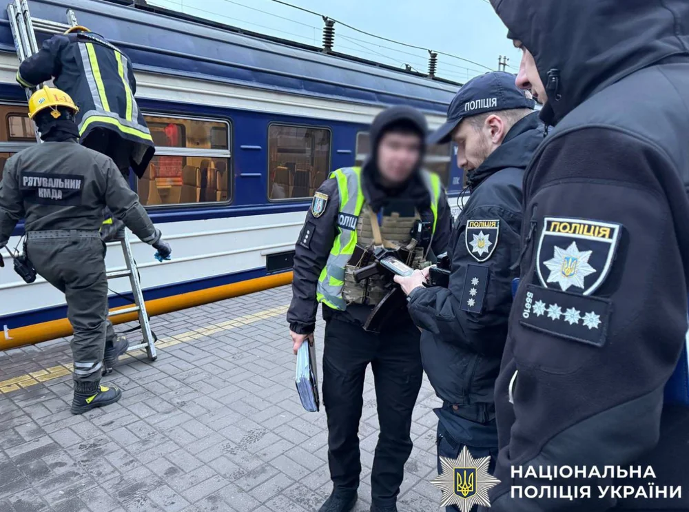 Трагедія на «Видубичах»: поліція назвала причину смерті 16-річного хлопця на даху електрички