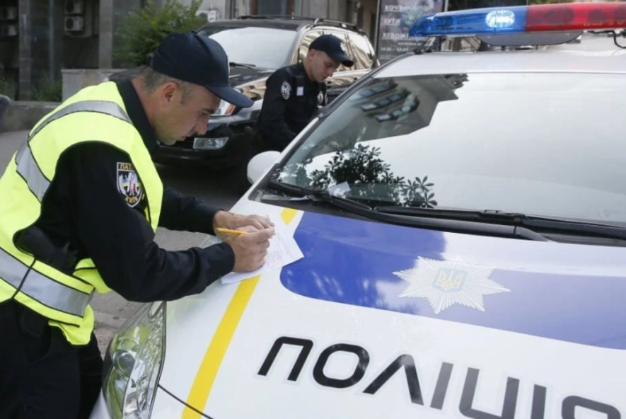 Бійка під камерами в Ірпені: поліція шукає учасників інциденту біля Алеї памʼяті Героям