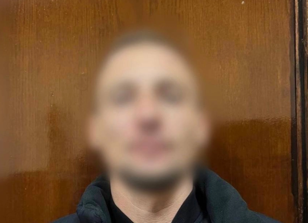 Проник через дах: у Києві затримали чоловіка за крадіжку майна військового