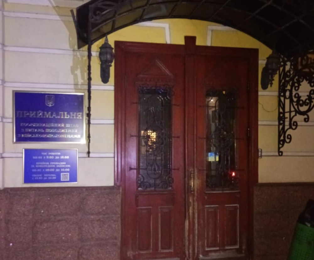 Підозріла знахідка біля держустанови: у Києві перевіряли можливу вибухову загрозу