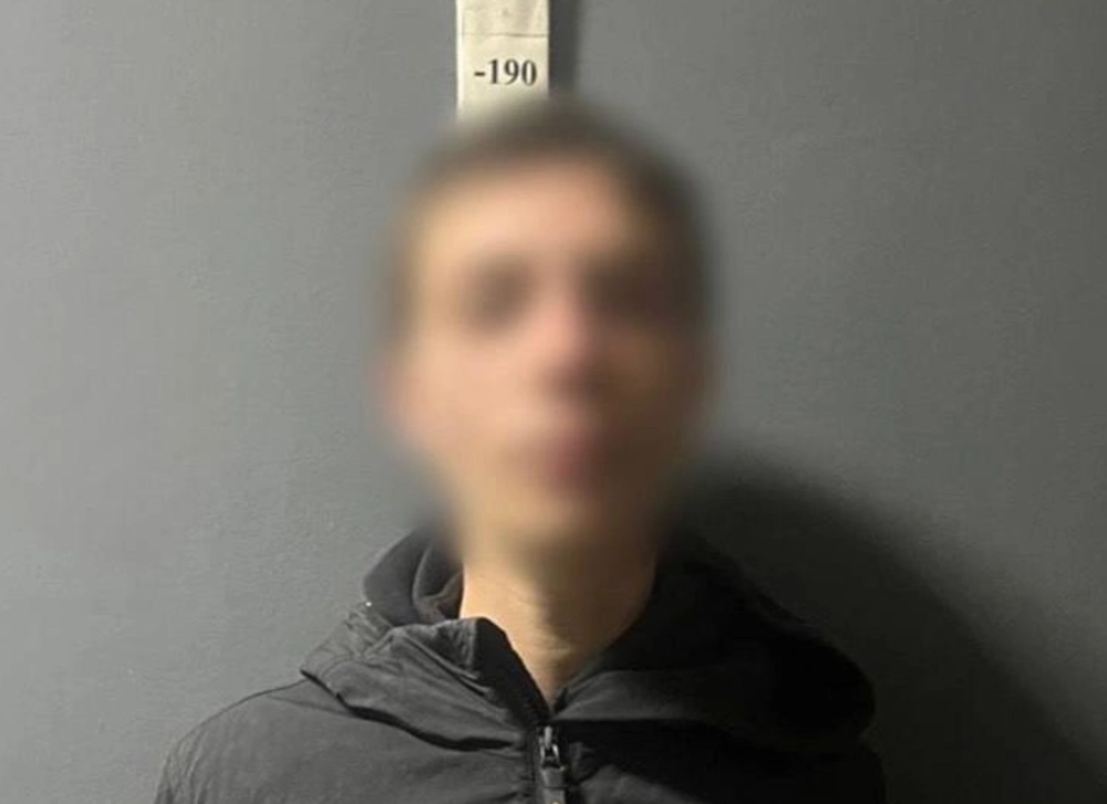 Розбій у кав’ярні Києва: злочинець погрожував зброєю і не встиг втекти