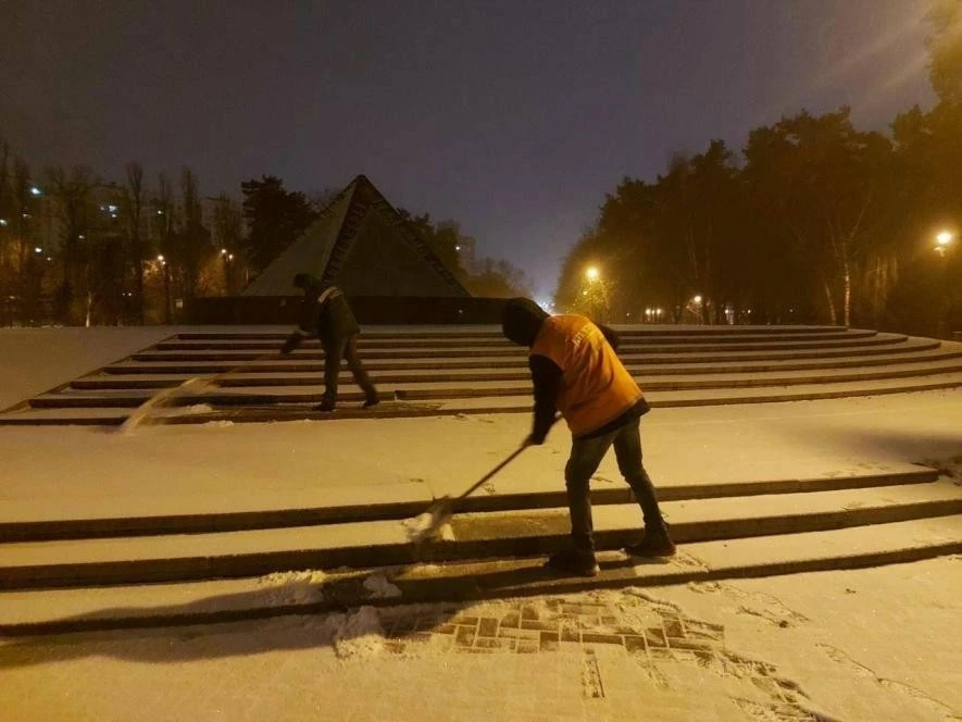 Київ у полоні снігу: як місто бореться з негодою 26 грудня