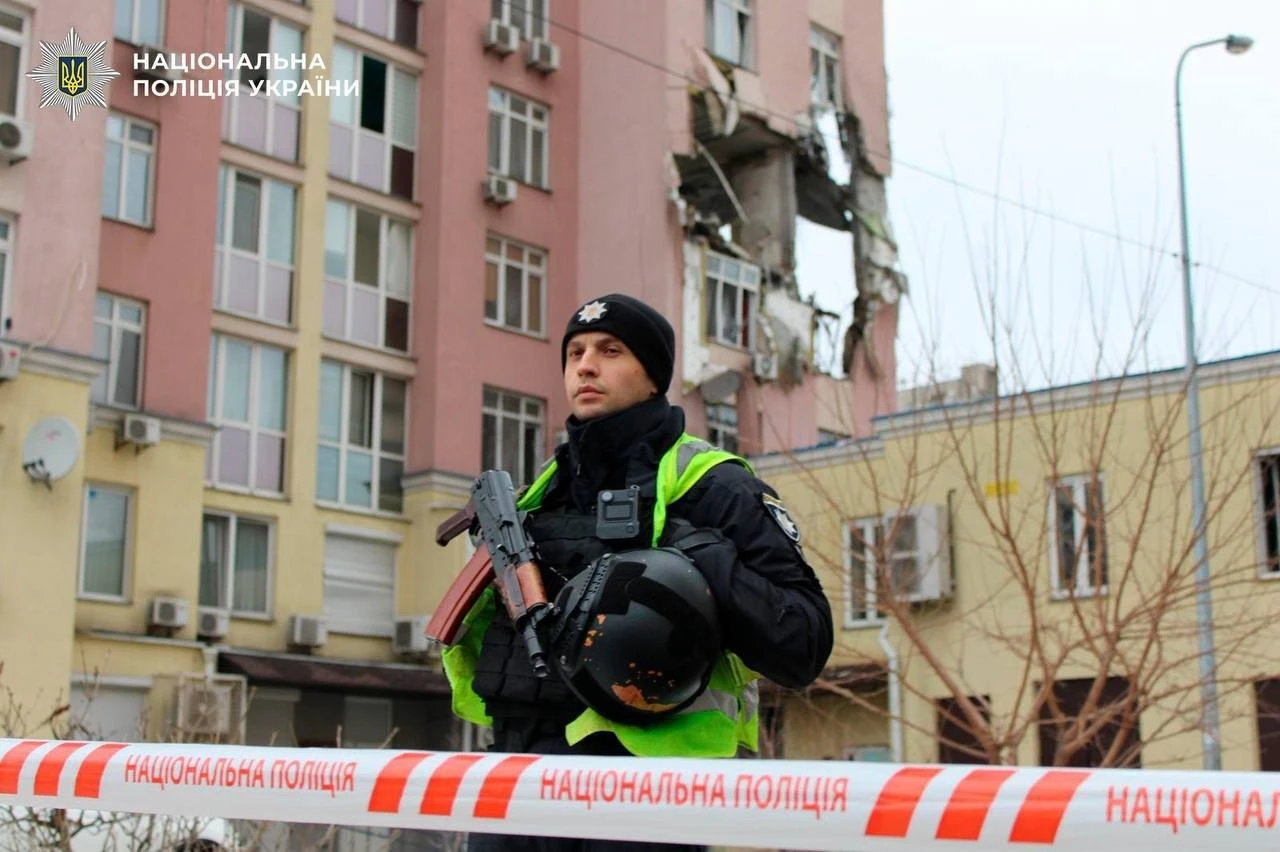 Дронова атака на Київ: загиблий у багатоповерхівці та десятки поранених
