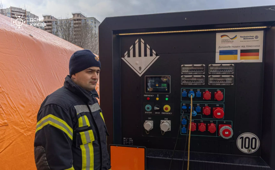 Дві ночі без світла і тепла: як київські рятувальники тримали місто під час обстрілів