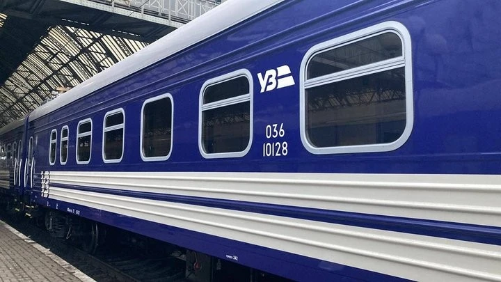 Аварія на електромережі і негода сповільнили поїзди до Києва