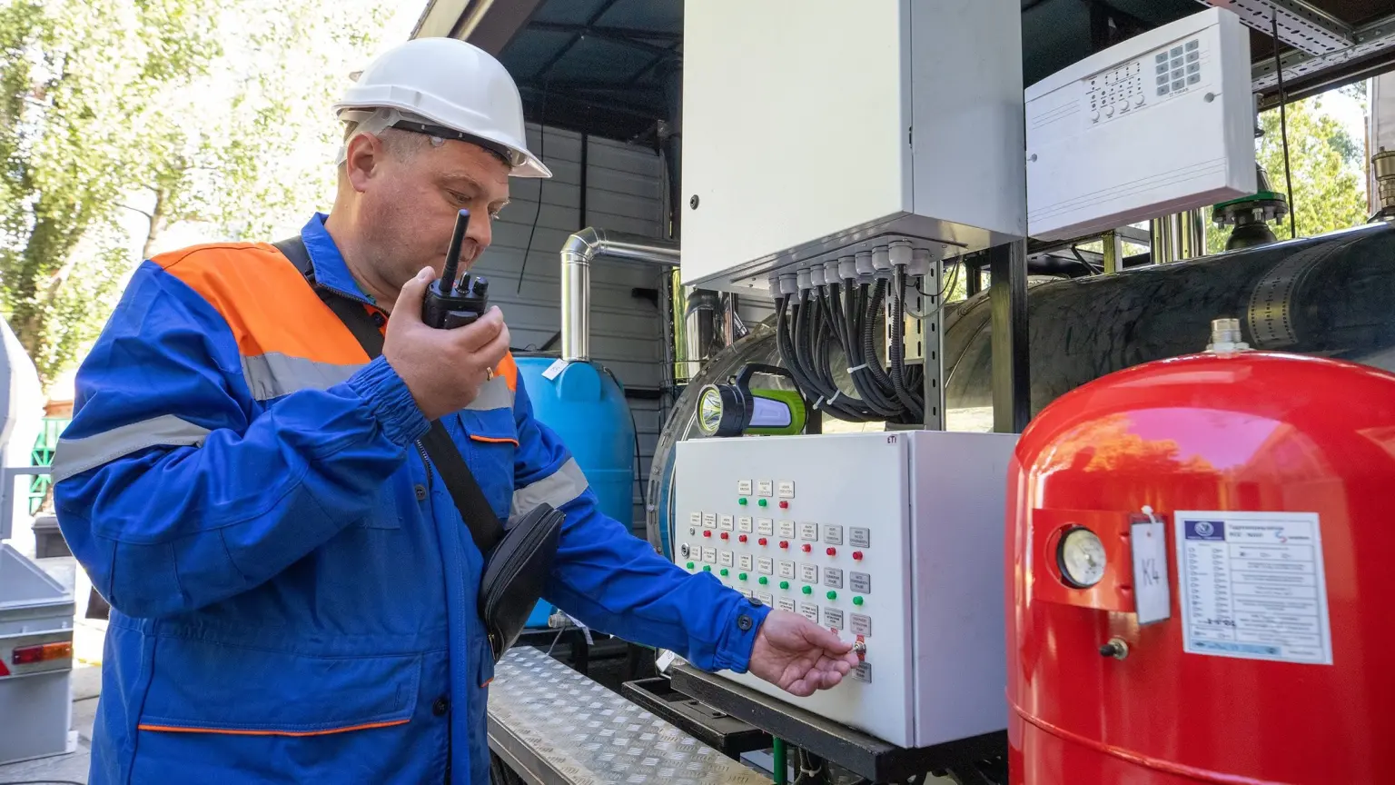 У Києві розгорнули мобільні котельні для обігріву лікарень після ракетної атаки