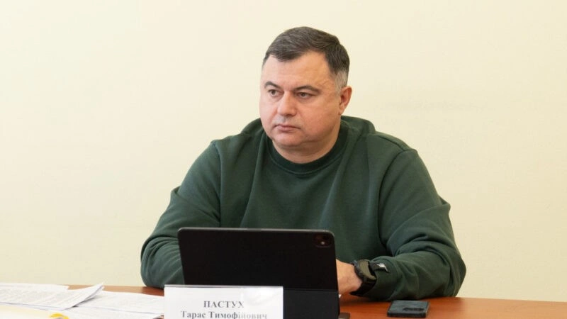 Генератори під вікнами: як у Києві рятувальники повертають світло в оселі