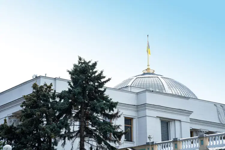 Магазини не зникають: як київські мережі працюють під час блекаутів