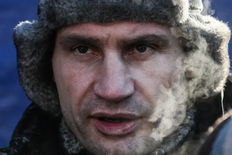 Місто під тиском зими і руйнувань: як Київ переживає кризу зі світлом та теплом