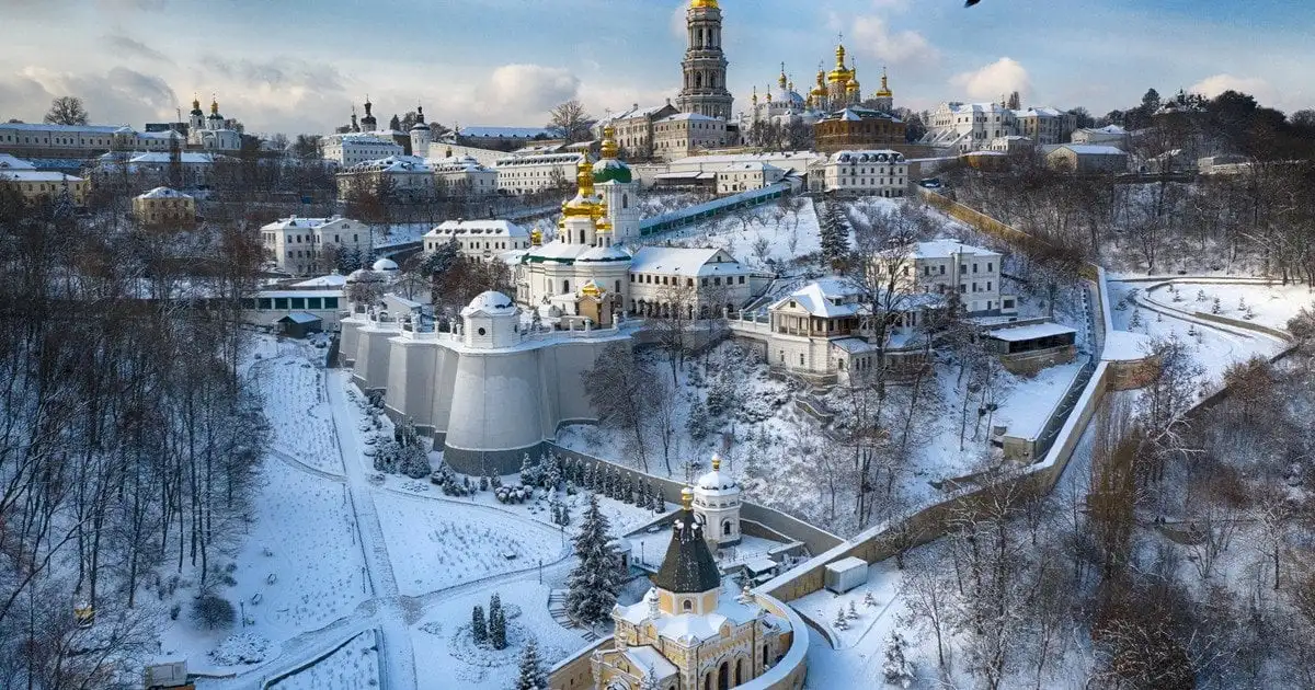 Київ зустрічає морозний день: температура тримається нижче нуля