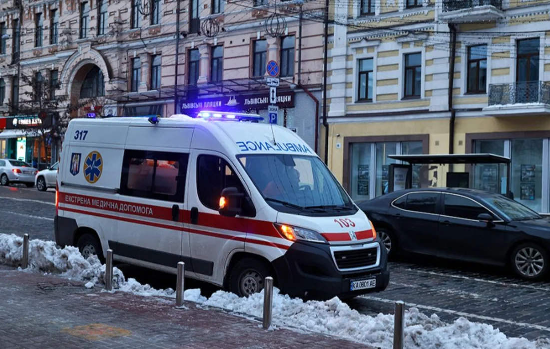 Покинутий із переломом: у Києві підліток два тижні виживав без допомоги