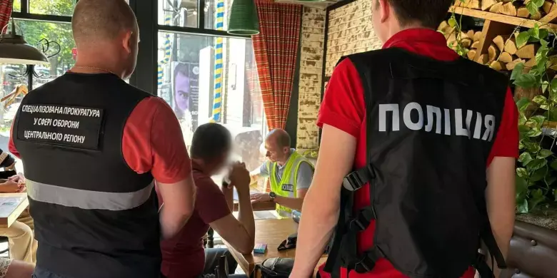 10 тисяч доларів за «бронь»: у Києві судитимуть колишнього посадовця Міноборони