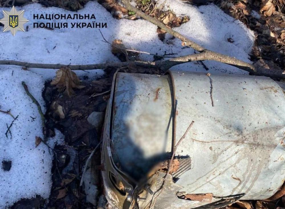 У лісопарку під Києвом виявили небезпечний уламок дрона – поліція перекрила рух
