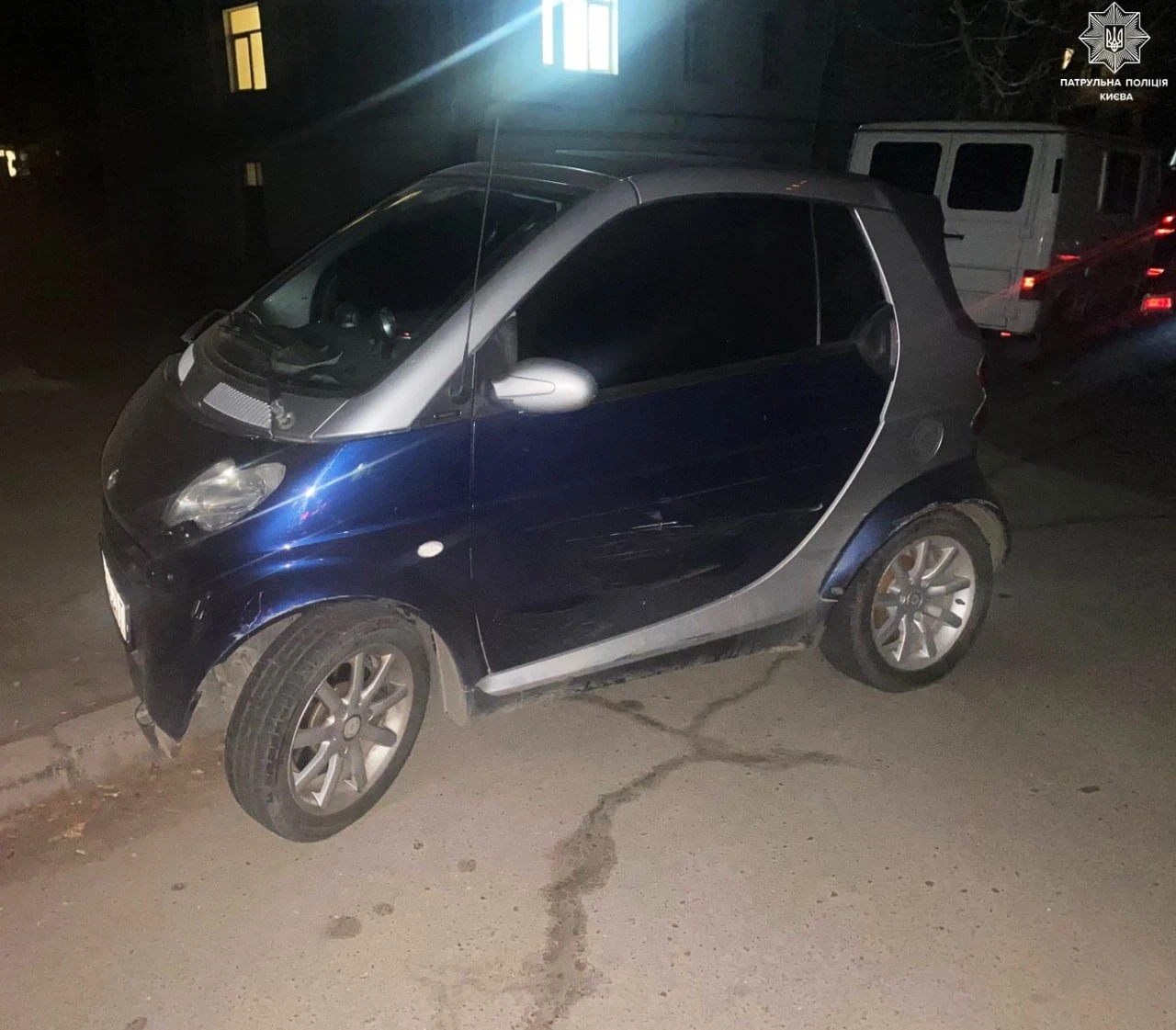 Нічні перегони без прав: у Голосіївському районі Smart протаранив три автівки
