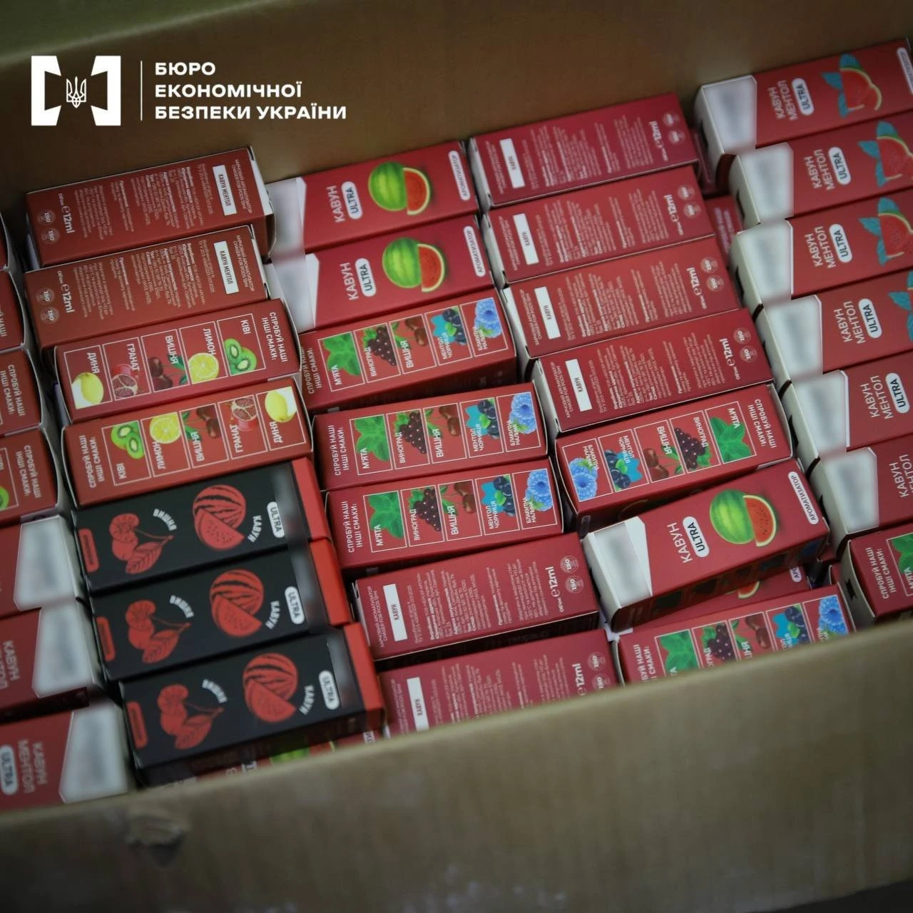 Мільйонні втрати бюджету та масові обшуки: на Київщині заблокували нелегальне виробництво вейпів