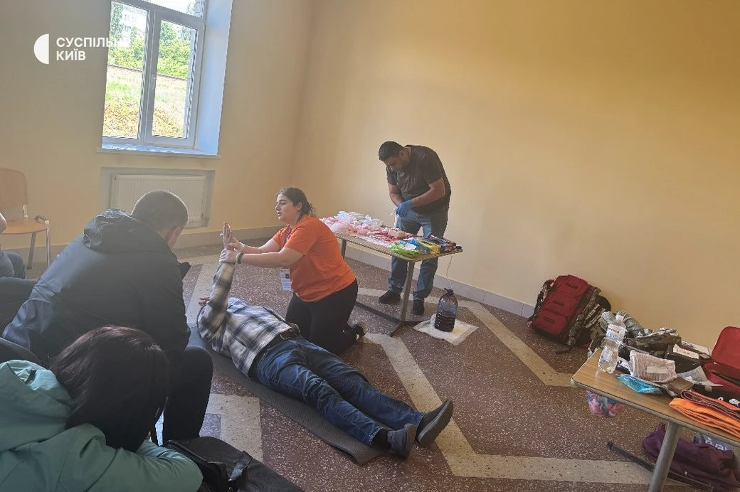 Залізничників поглиблено вчать рятувати життя пасажирів під час рейсів