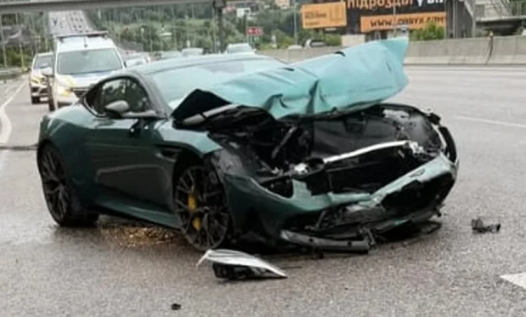Елітний спорткар Aston Martin за 350 тисяч доларів потрапив у ДТП неподалік Києва