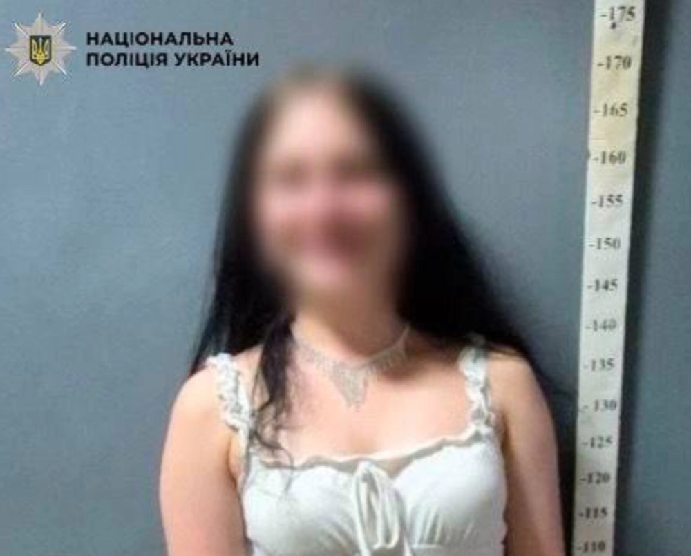 Нічний дебош у супермаркеті: киянці загрожує тривалий строк за розтрощені двері