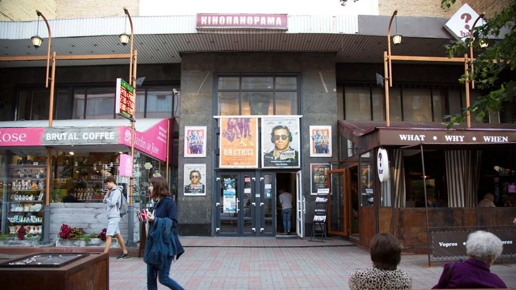 Історичну будівлю кінотеатру “Кінопанорама” виставили на продаж за мільйонні кошти