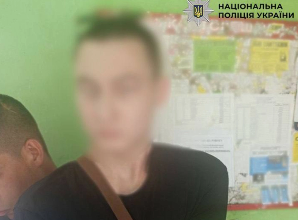 Поножовщина у столичному сквері: правоохоронці затримали 21-річного молодика
