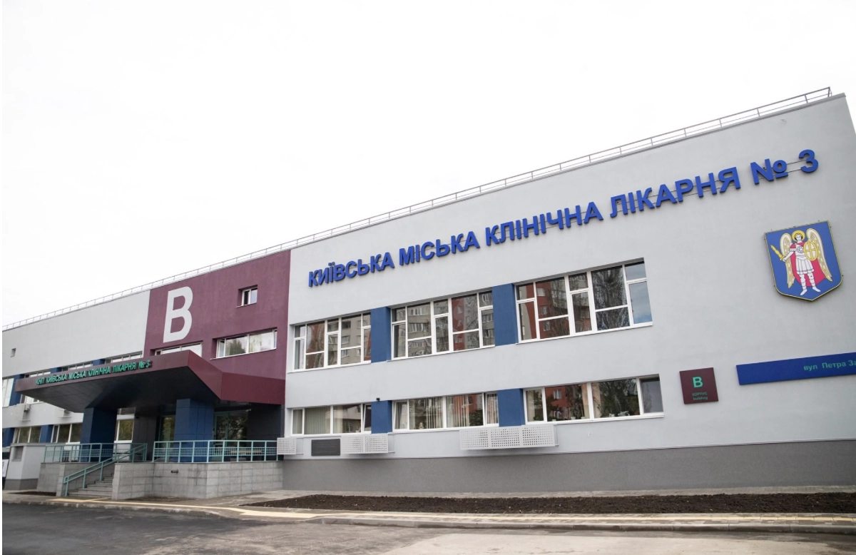 Ремонт за 28 мільйонів: на покрівлі київської лікарні можуть переплатити 10% вартості матеріалів