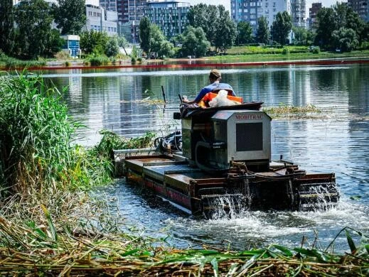 Екологічна біда на Оболоні: як рятують Кирилівське озеро після ворожого удару